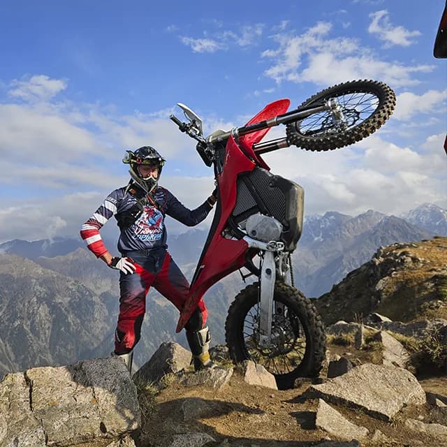 Скальный подъём к пику Букреева на 3100м по обнажённому граниту