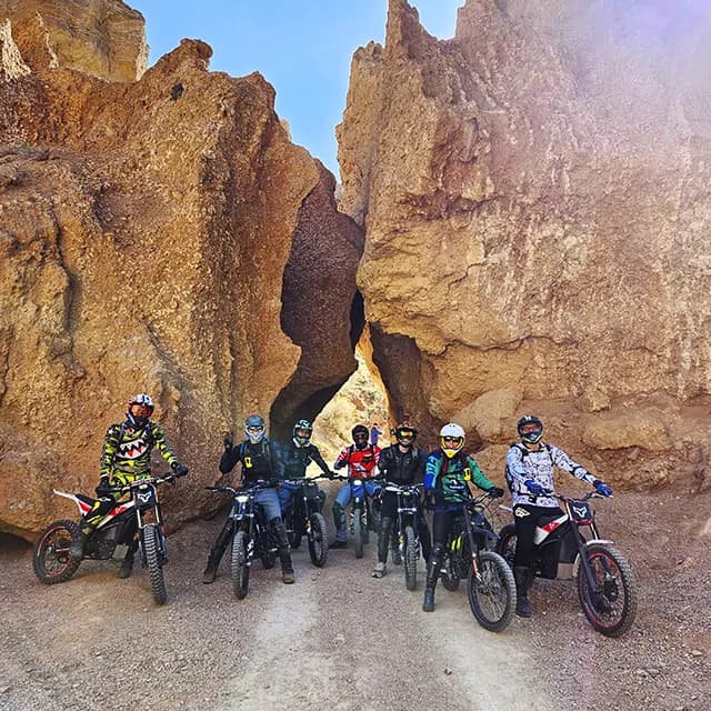 Красные песчаниковые башни Долины Замков Чарынского каньона, сформированные за 12 млн лет