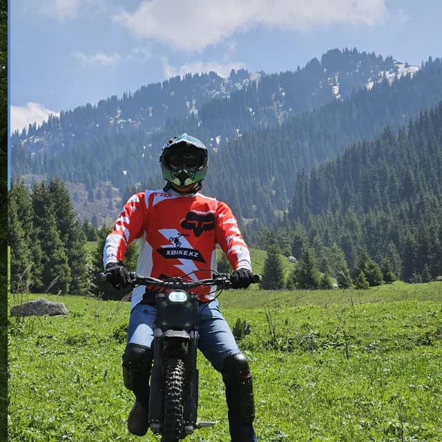 Крутой грунтовый участок с корнями деревьев на подъёме к Кок-Жайляу