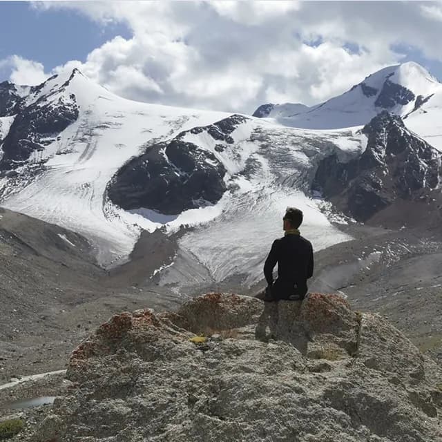 Дикая долина Левого Талгара, заваленная валунами, без видимых дорог и троп