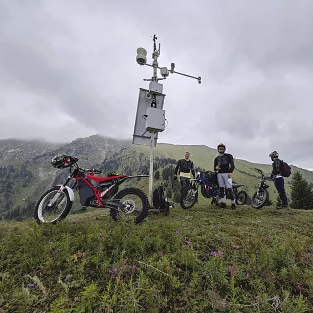 Вид на Шымбулак и Медео с тропы к метеостанции