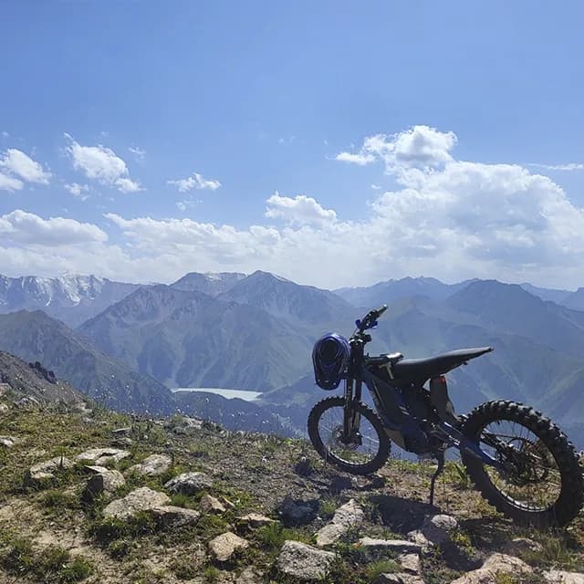 Крутой каменистый кулуар на подходе к озеру Титова