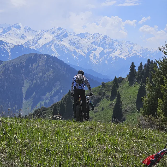 Райдер на гребне Кок-Жайляу